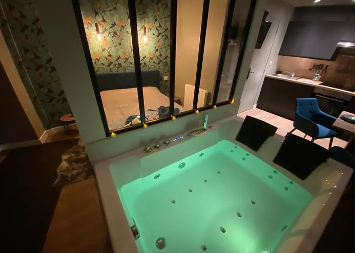 Апартаменты Avec Baignoire Balneo Centre De - 040 *